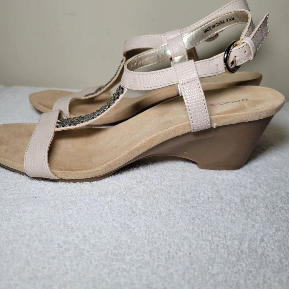 Bandolino Womens Beige Beaded T-Strap Wedge Sandals Snake Size 8.5M